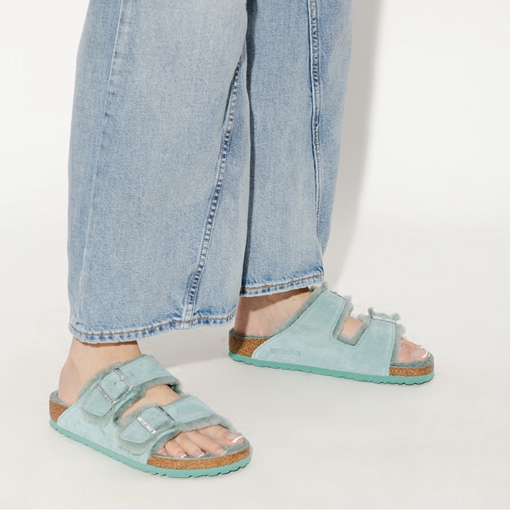 BIRKENSTOCK
‘ARIZONA SHEARLING’ SLIDES Size 38

$159.00